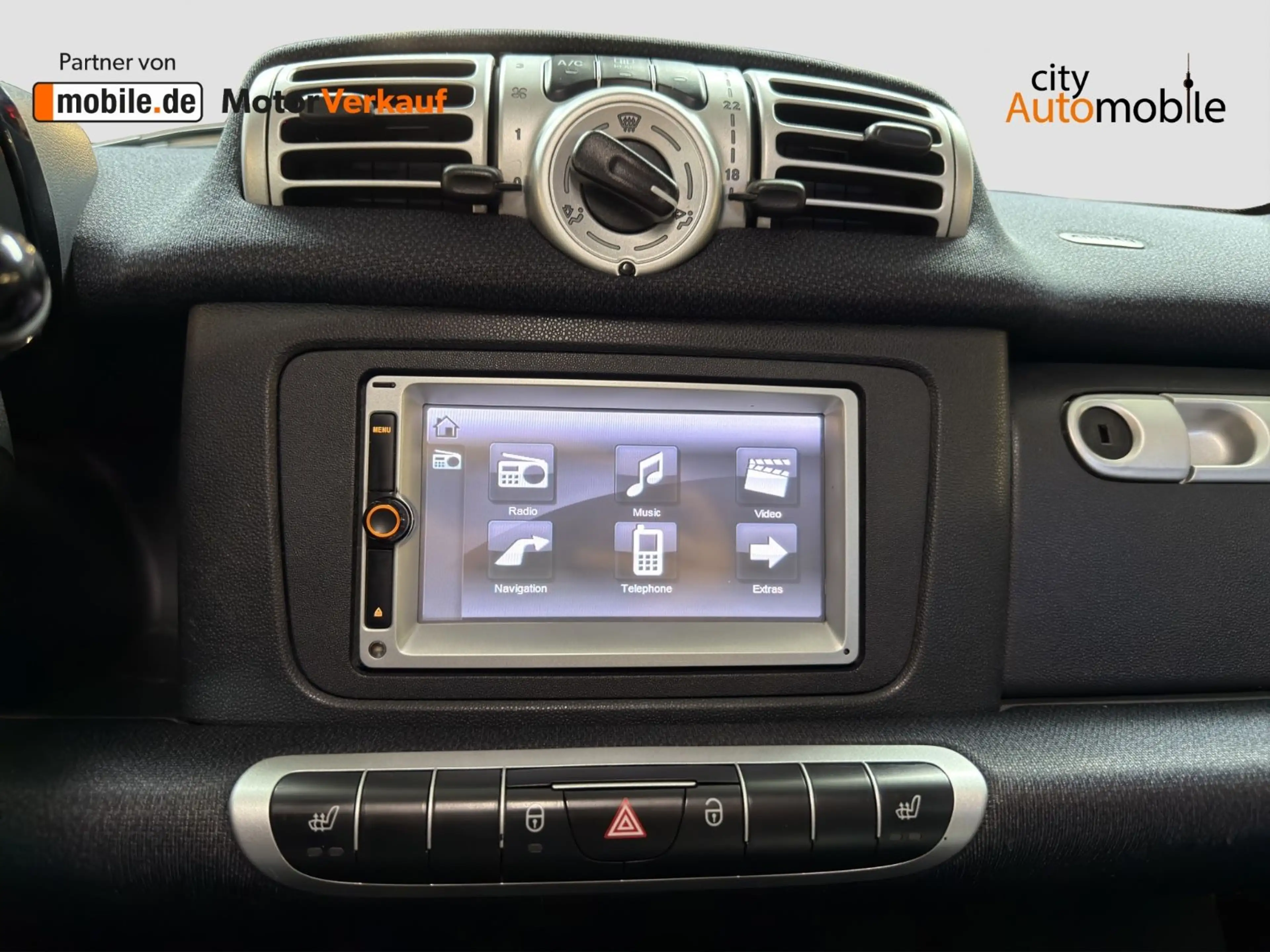 smart forTwo coupe Micro Hybrid Drive/1.Hand/Navi/SHZ — photo 15