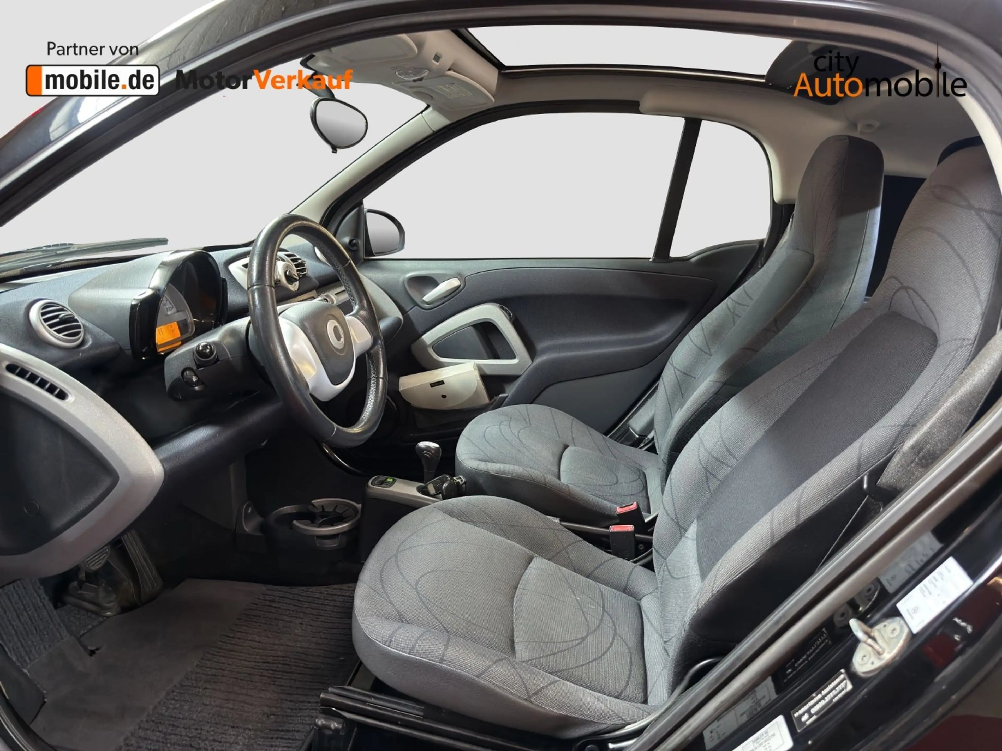smart forTwo coupe Micro Hybrid Drive/1.Hand/Navi/SHZ — photo 9