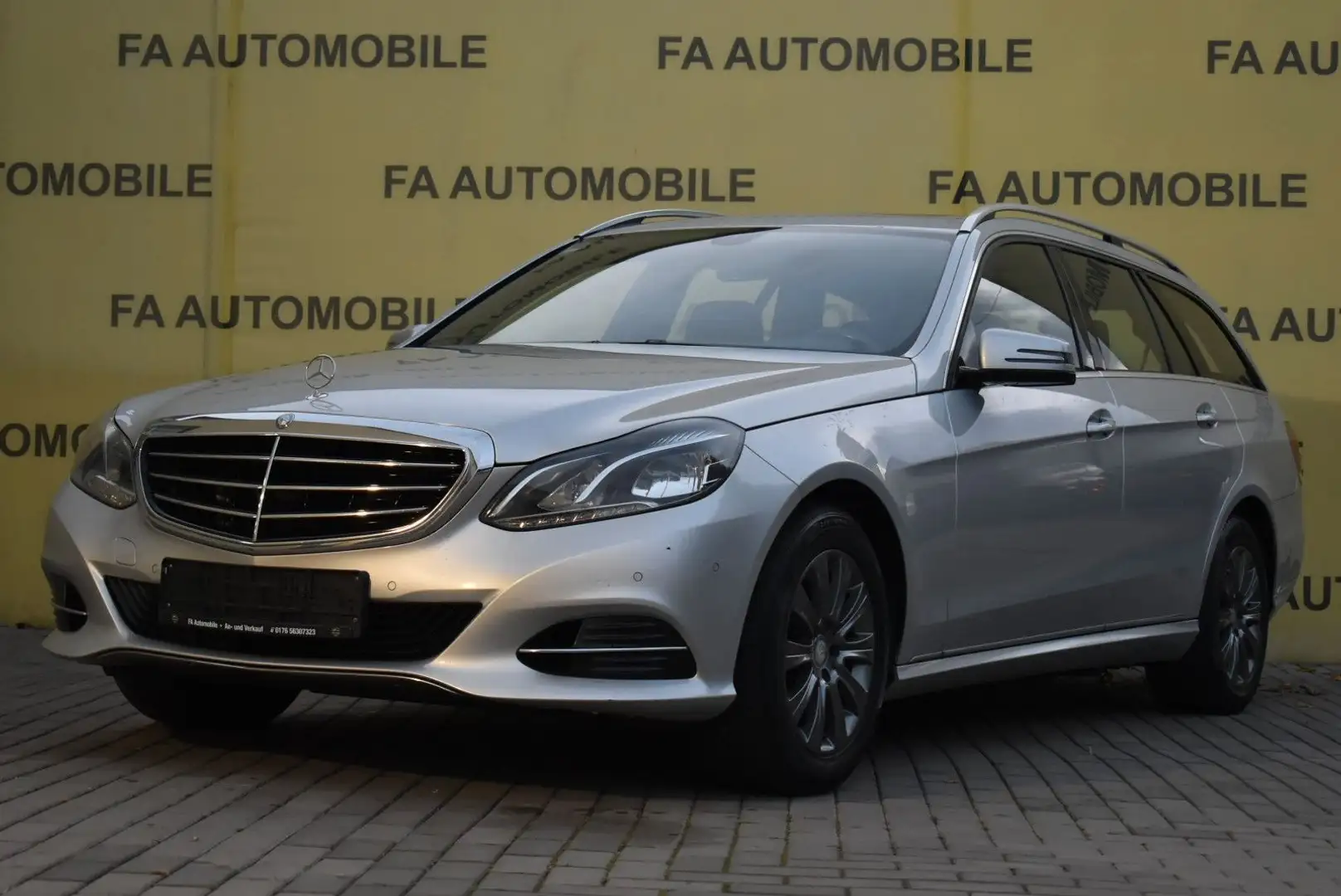 Mercedes-Benz E 220 T CDI BlueEfficiency/PDC/COMAND/SHZ/ALU/ Silber - 1