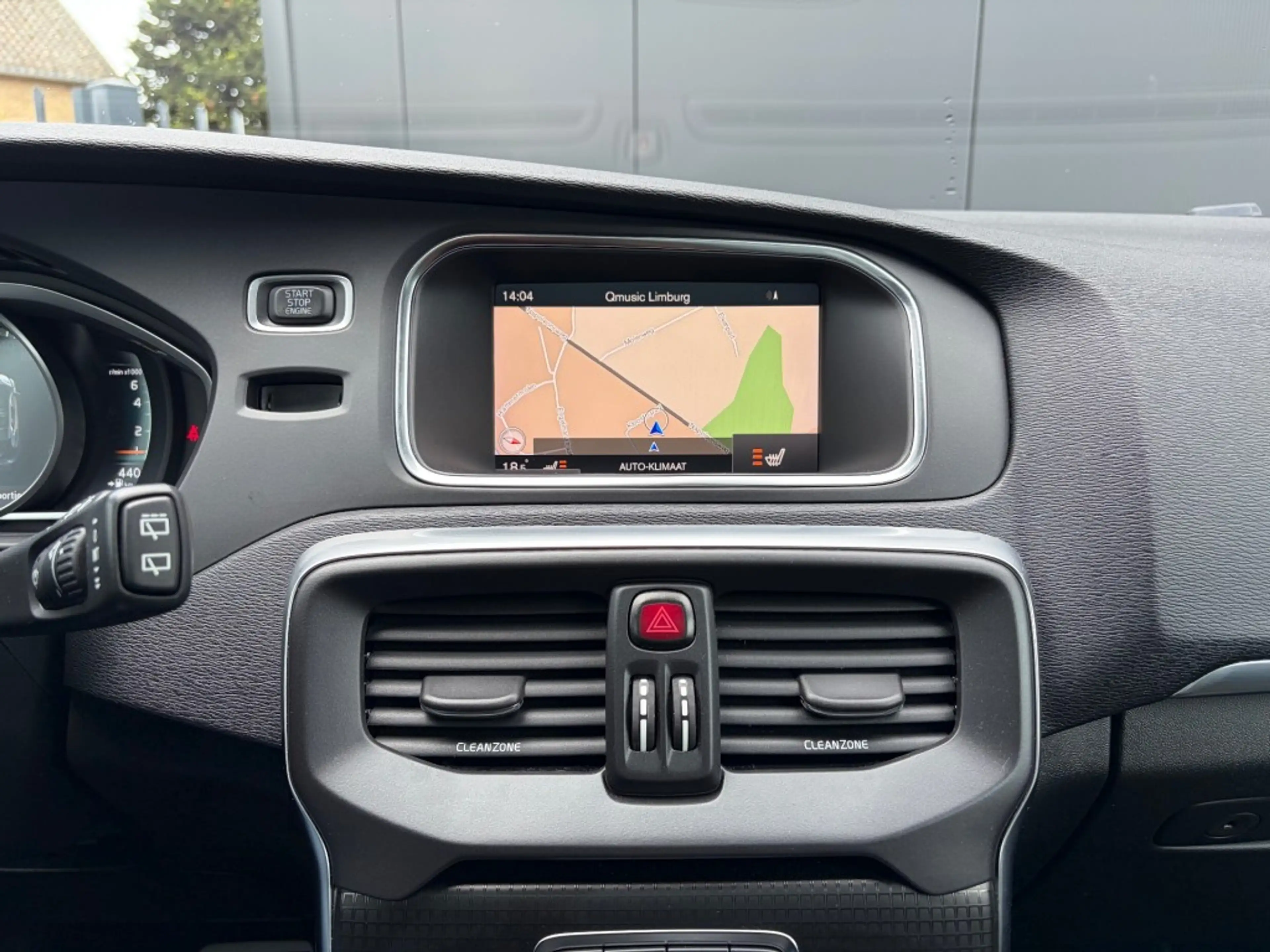 Volvo V40 1.5 T3 R-Design Pano LED Camera H/K Cruise 4-seizo — photo 6