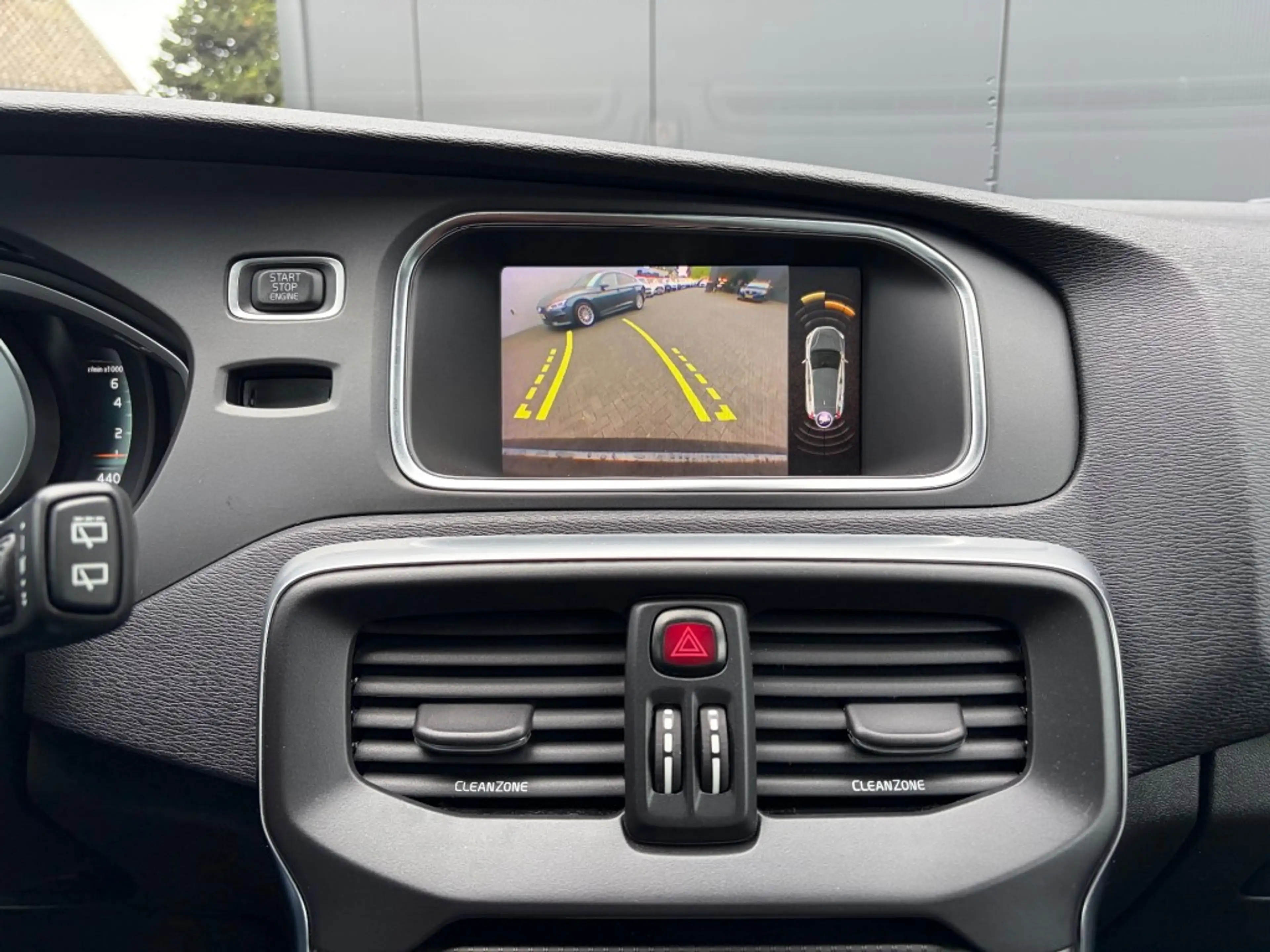 Volvo V40 1.5 T3 R-Design Pano LED Camera H/K Cruise 4-seizo — photo 8