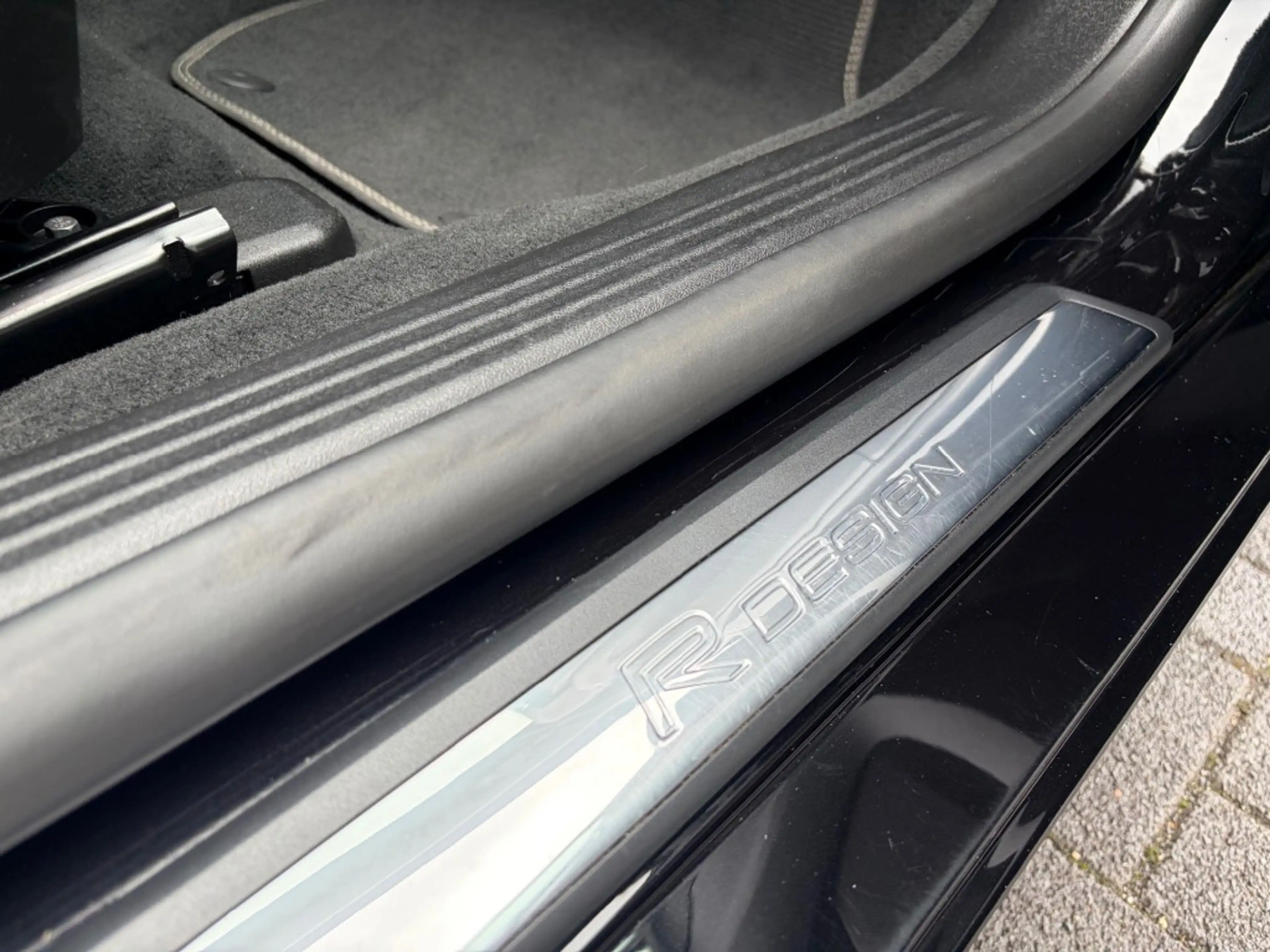 Volvo V40 1.5 T3 R-Design Pano LED Camera H/K Cruise 4-seizo — photo 18