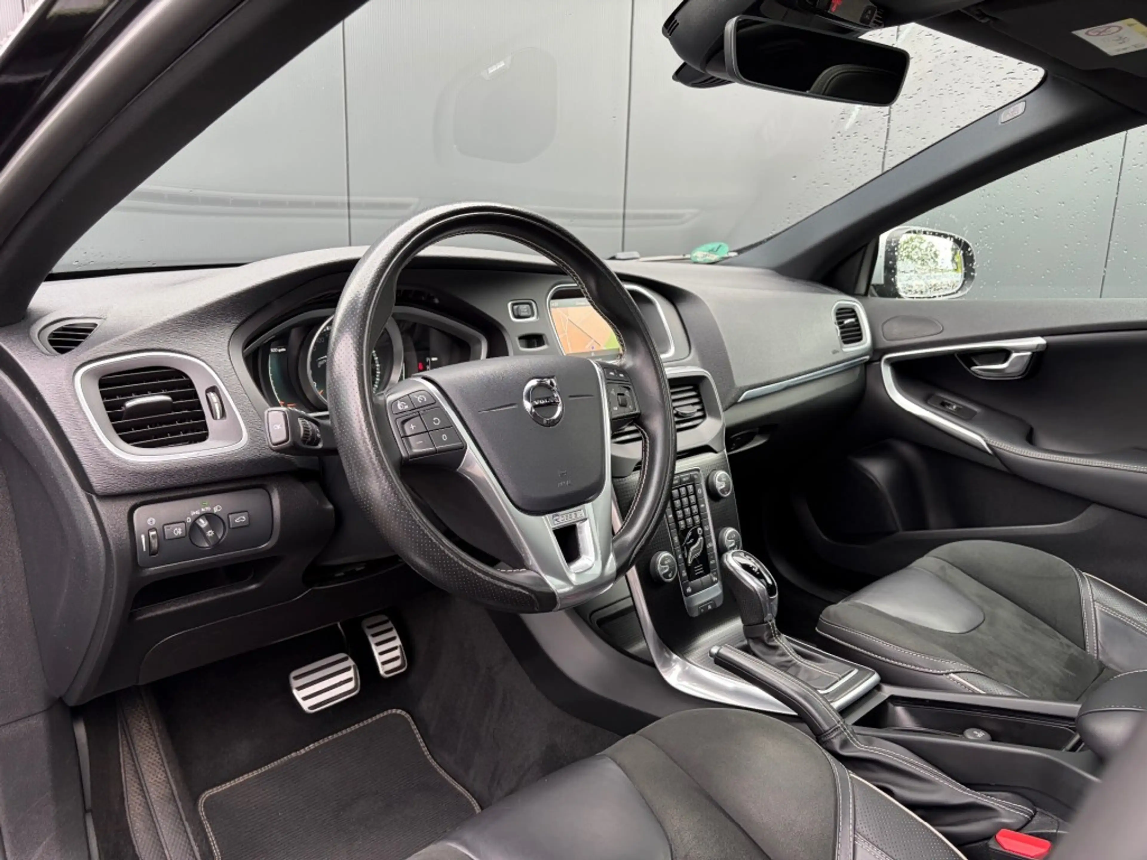 Volvo V40 1.5 T3 R-Design Pano LED Camera H/K Cruise 4-seizo — photo 13