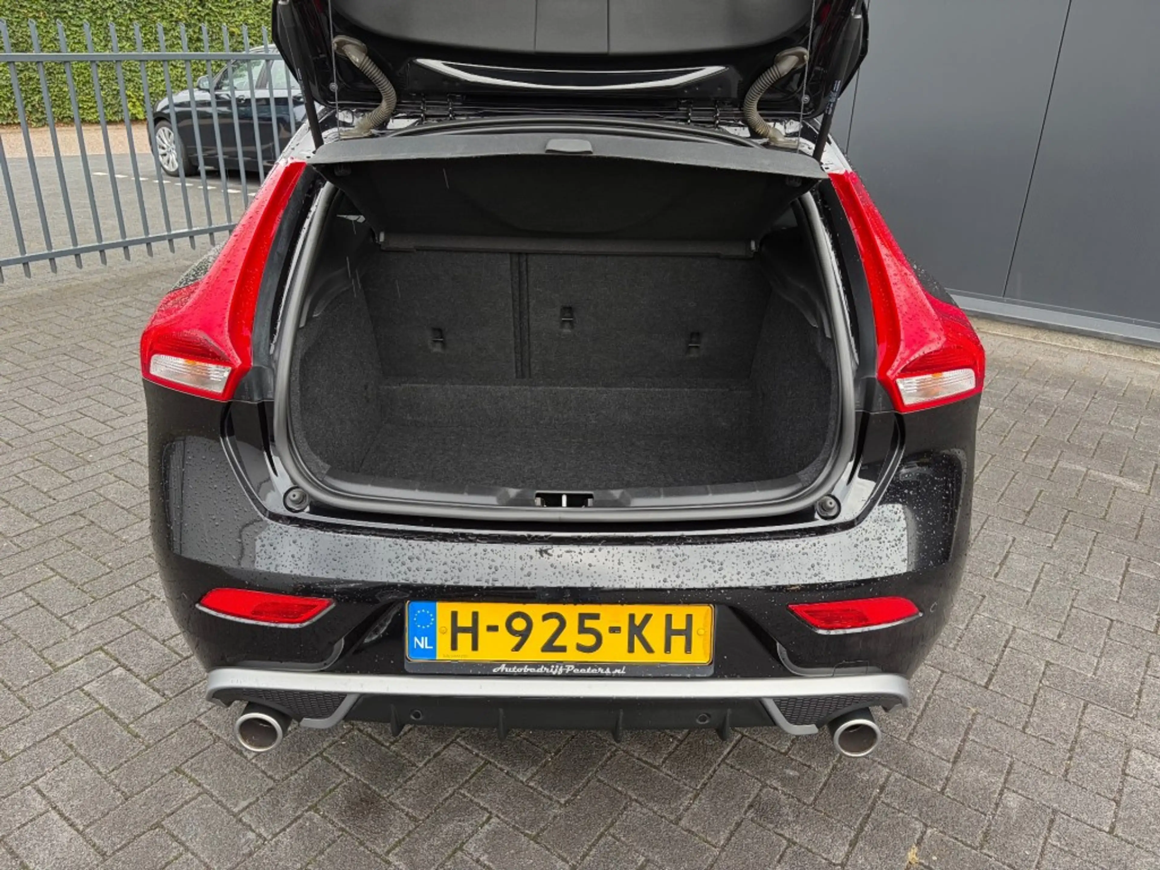 Volvo V40 1.5 T3 R-Design Pano LED Camera H/K Cruise 4-seizo — photo 11
