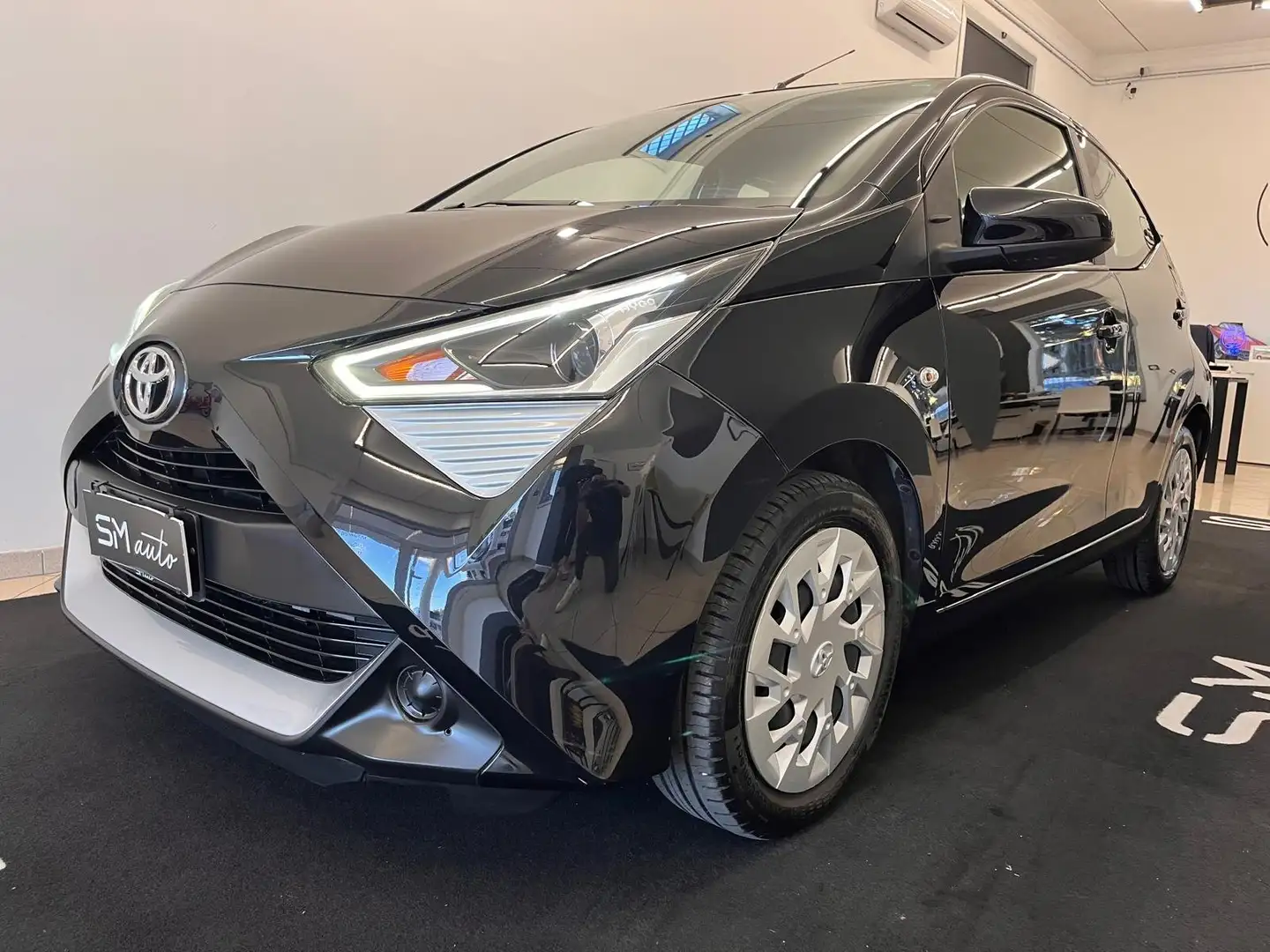 Toyota Aygo Aygo II 2018 5p 5p 1.0 x-play m-mt 72cv - 1