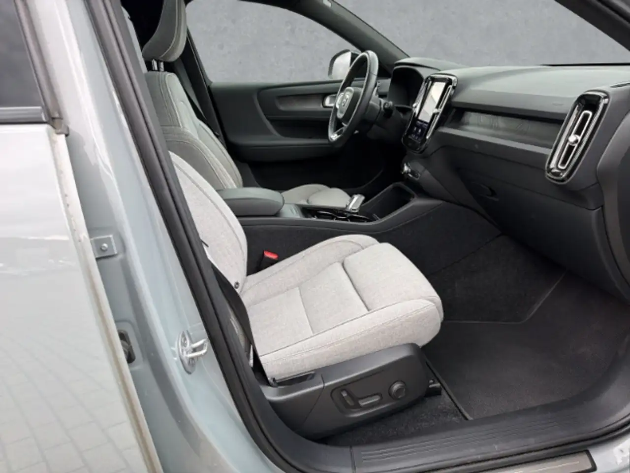 Volvo XC40 Ultimate Electric AWD 19''LM Standhz AHK Wärmepump, миниатюра 3