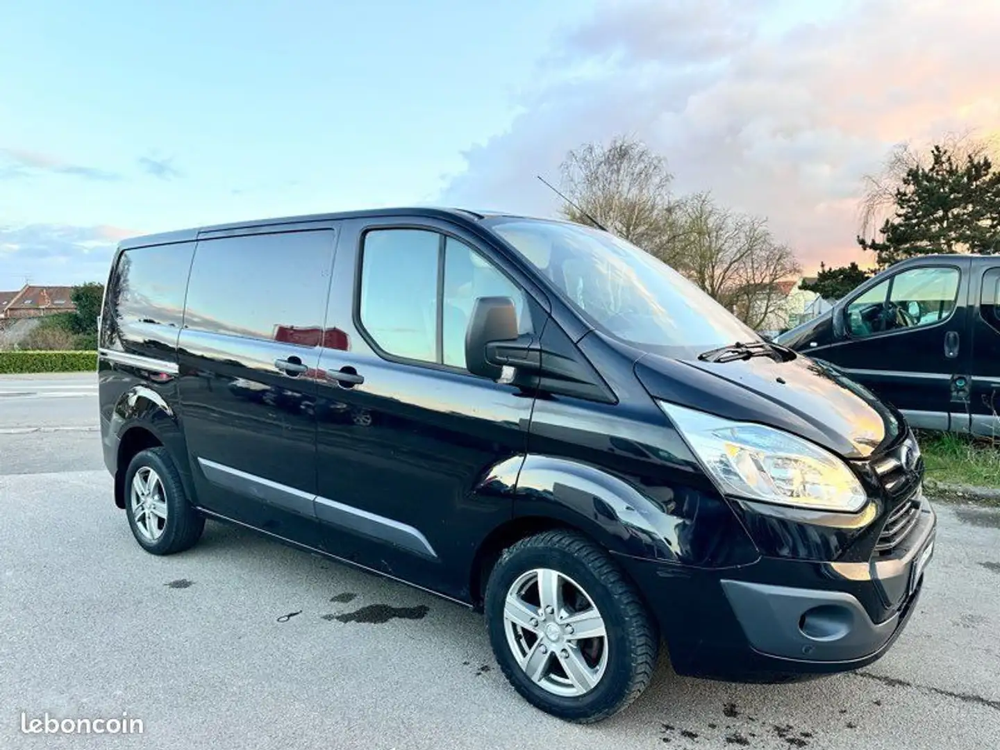 Ford 2.2 TDCI 125cv L1H1 de 2013 CLIM GPS RÉGULATEUR AT Negro - 2