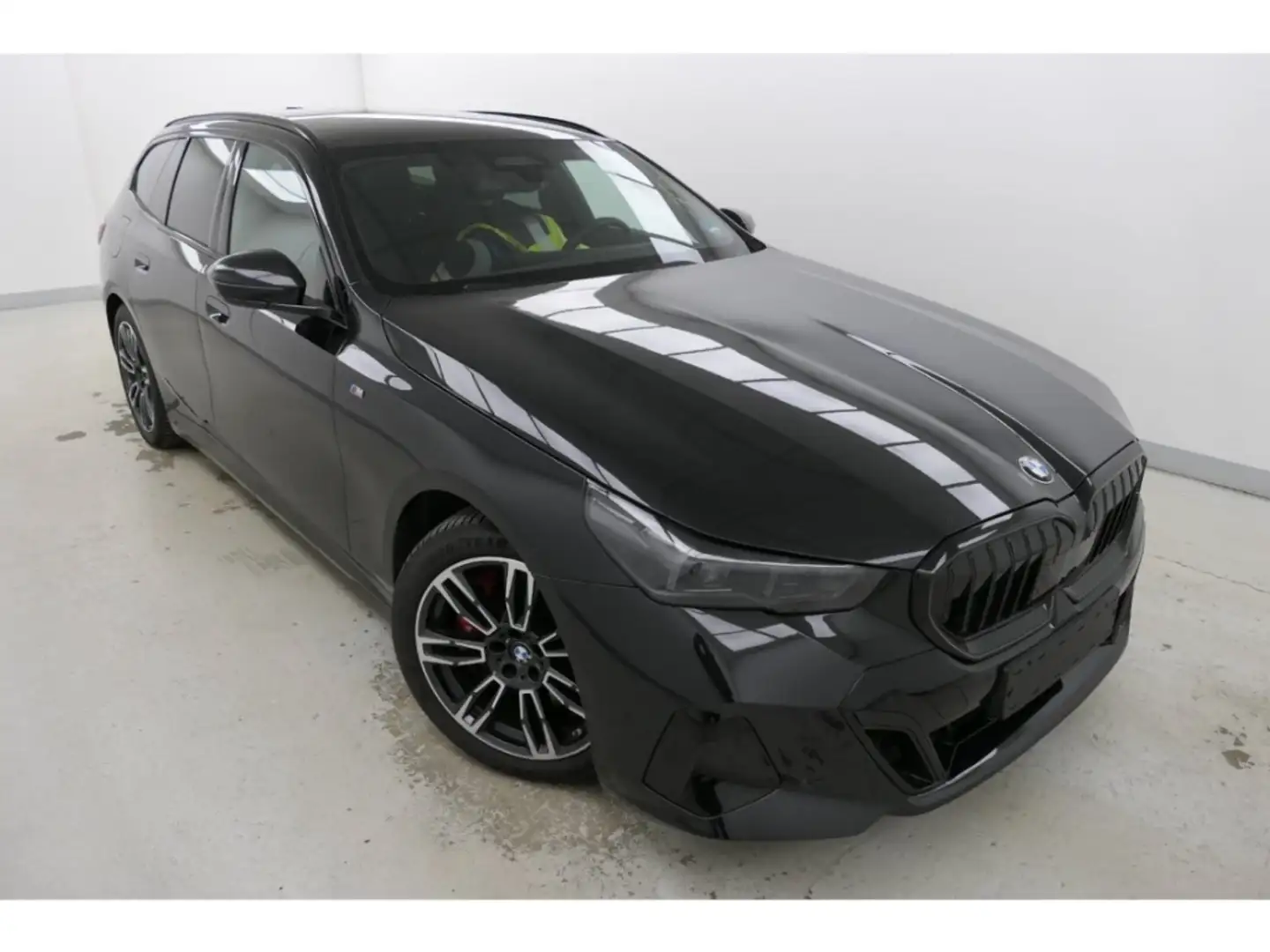 BMW 540 d xD Tour M-Sport-Pro Pano AHK 19'' IconicGlow St. Schwarz - 2