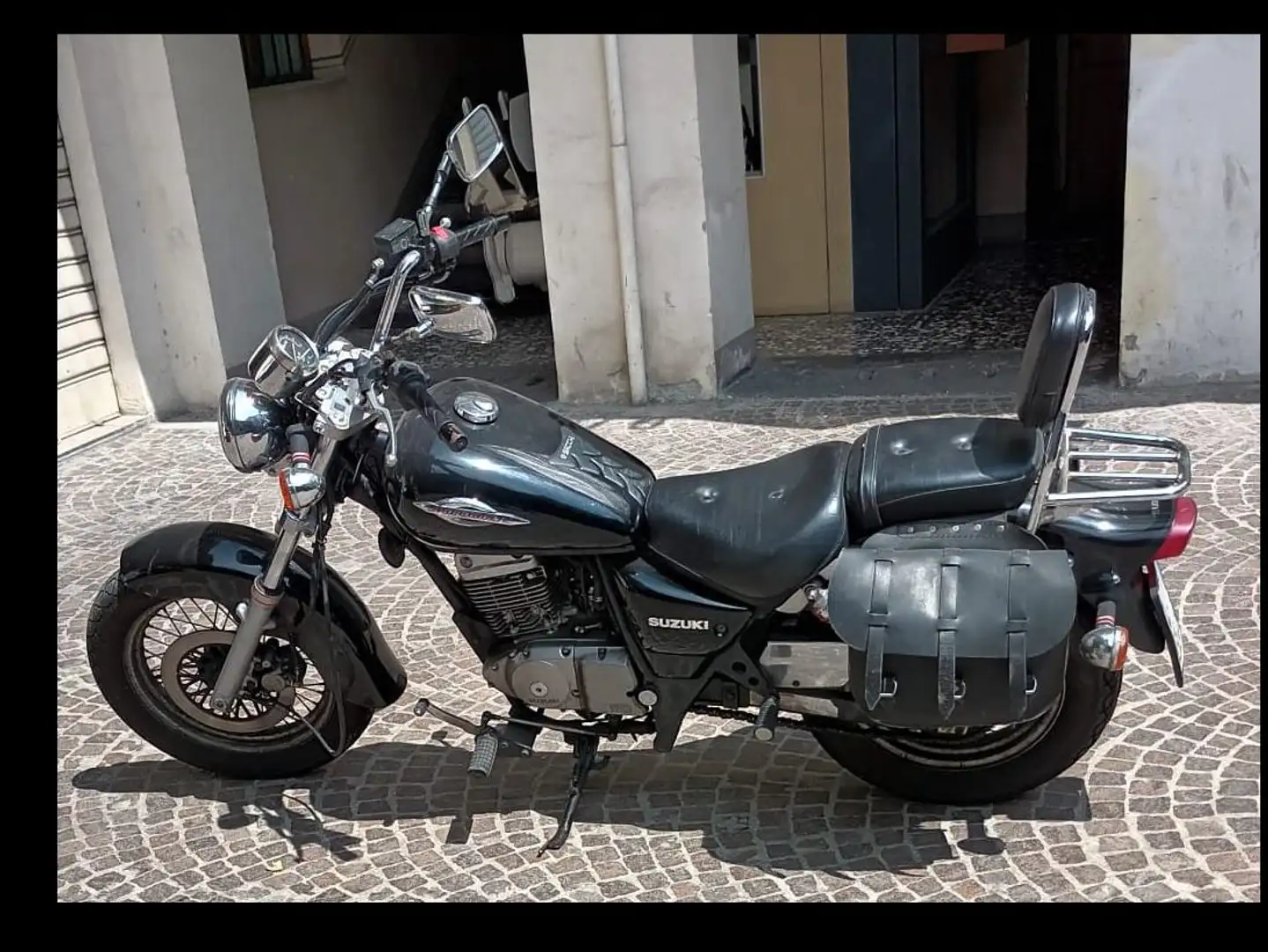 Suzuki GZ 125 Marauder Custom/Café racer Noir - 1