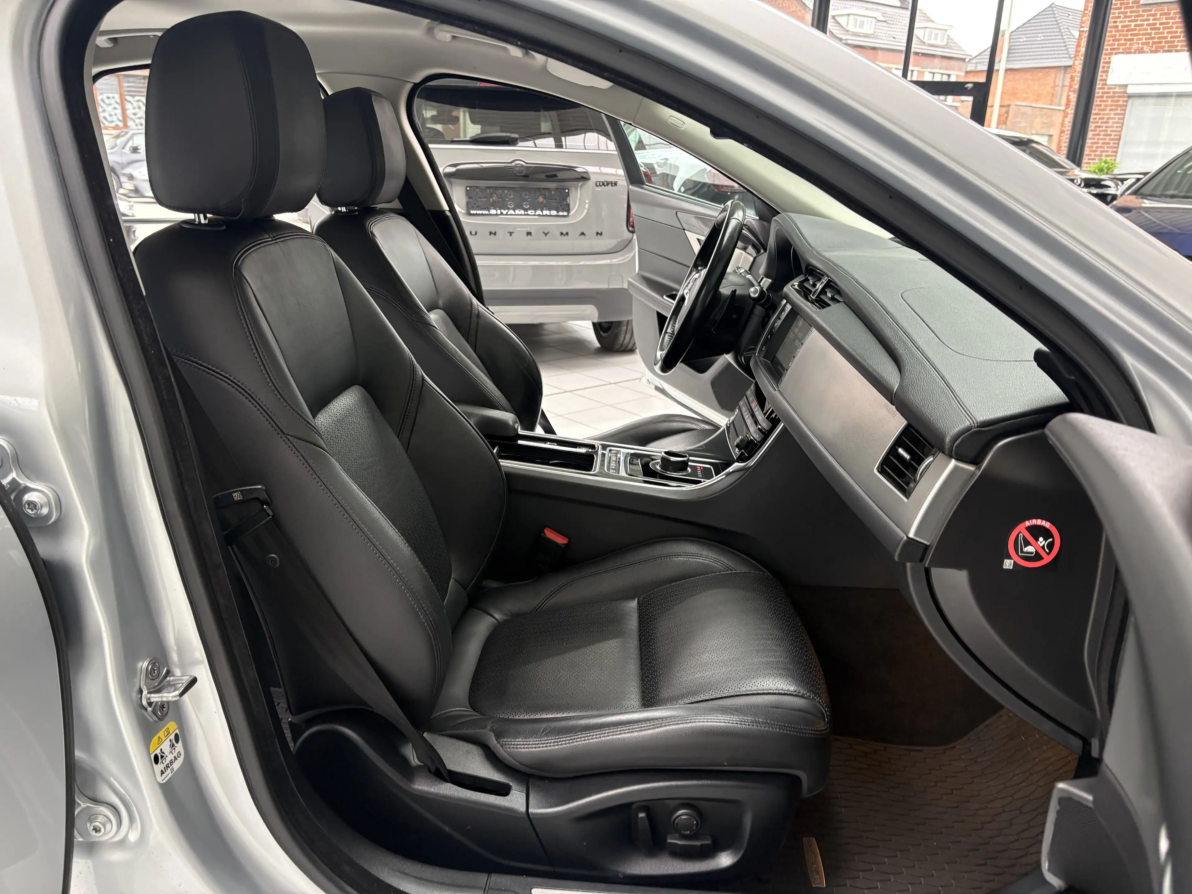 Jaguar XF XF 2.0 D *XENON*CUIR*GPS*CAMERA*JANTES*SPORT* — photo 12
