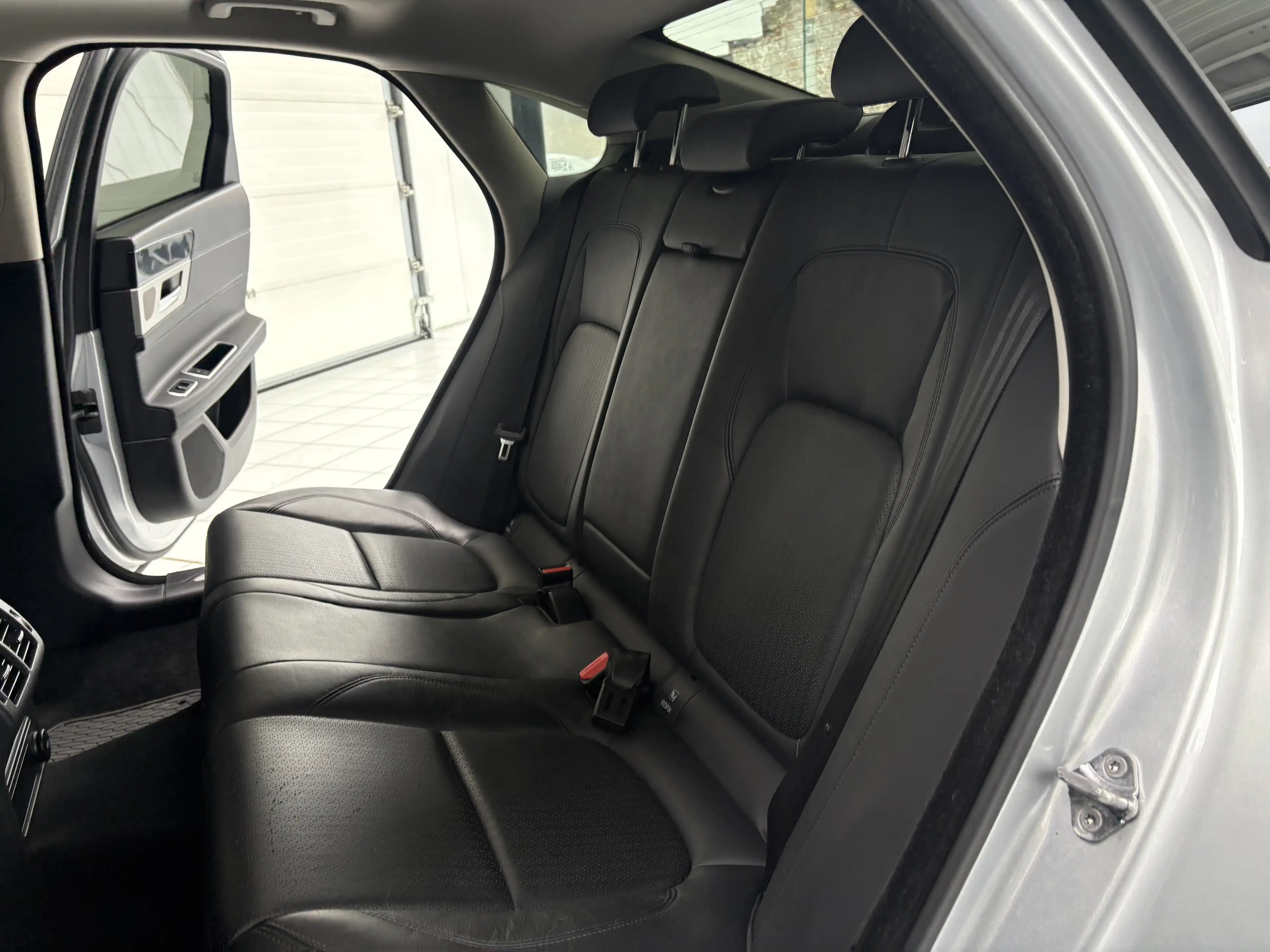 Jaguar XF XF 2.0 D *XENON*CUIR*GPS*CAMERA*JANTES*SPORT* — photo 10