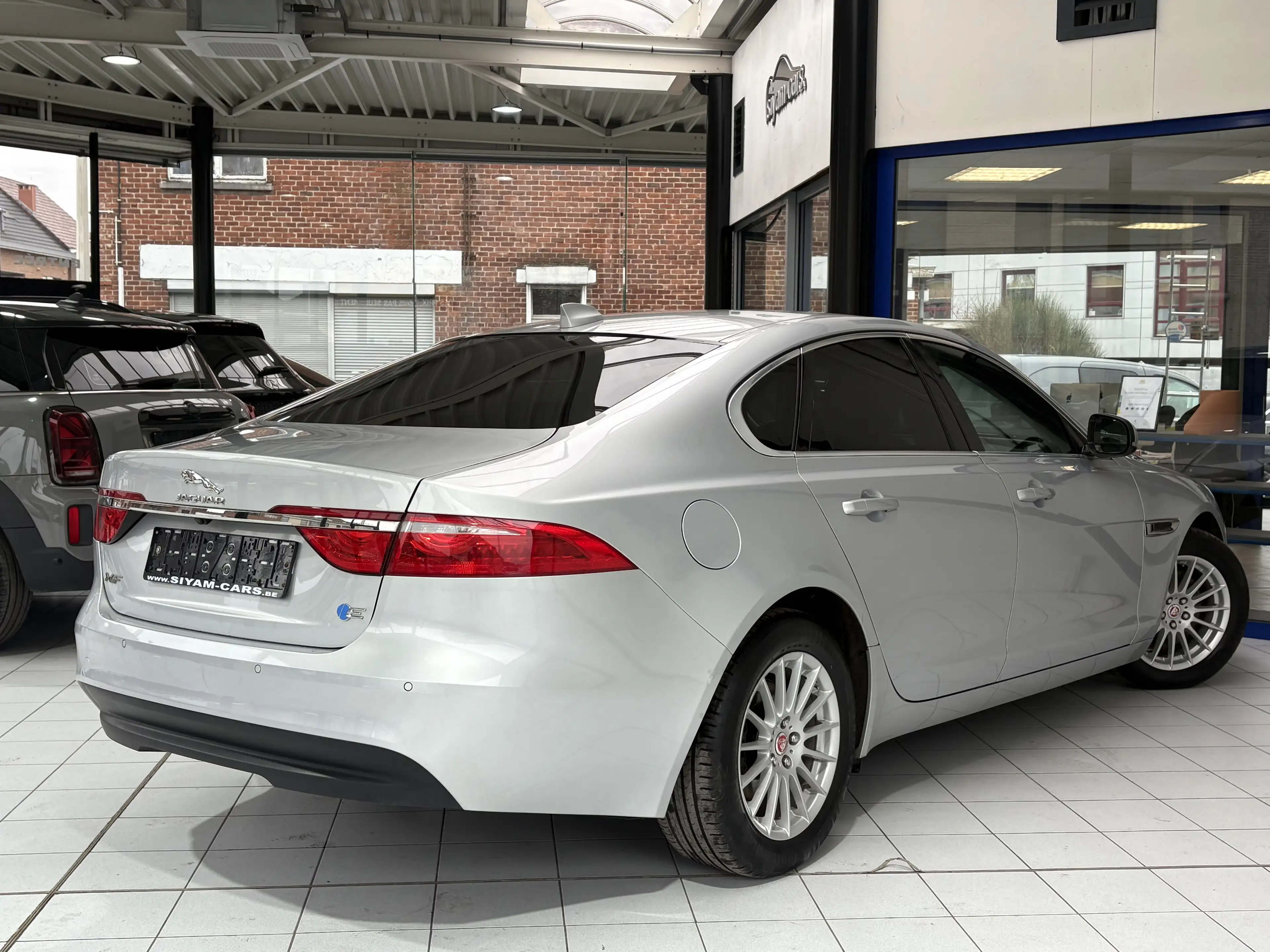 Jaguar XF XF 2.0 D *XENON*CUIR*GPS*CAMERA*JANTES*SPORT* — photo 5