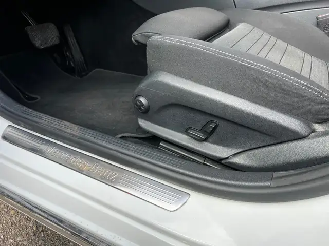 Mercedes-Benz C-Class view 10