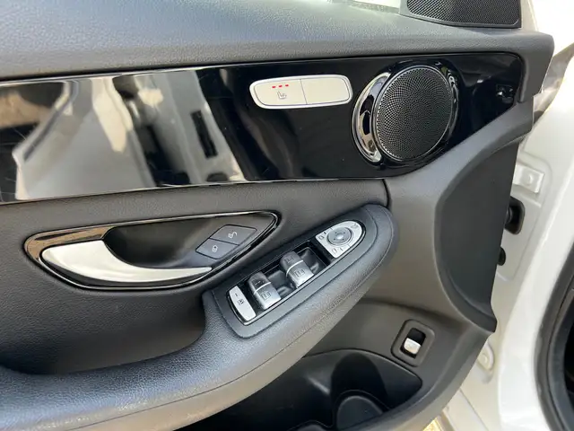 Mercedes-Benz C-Class view 8