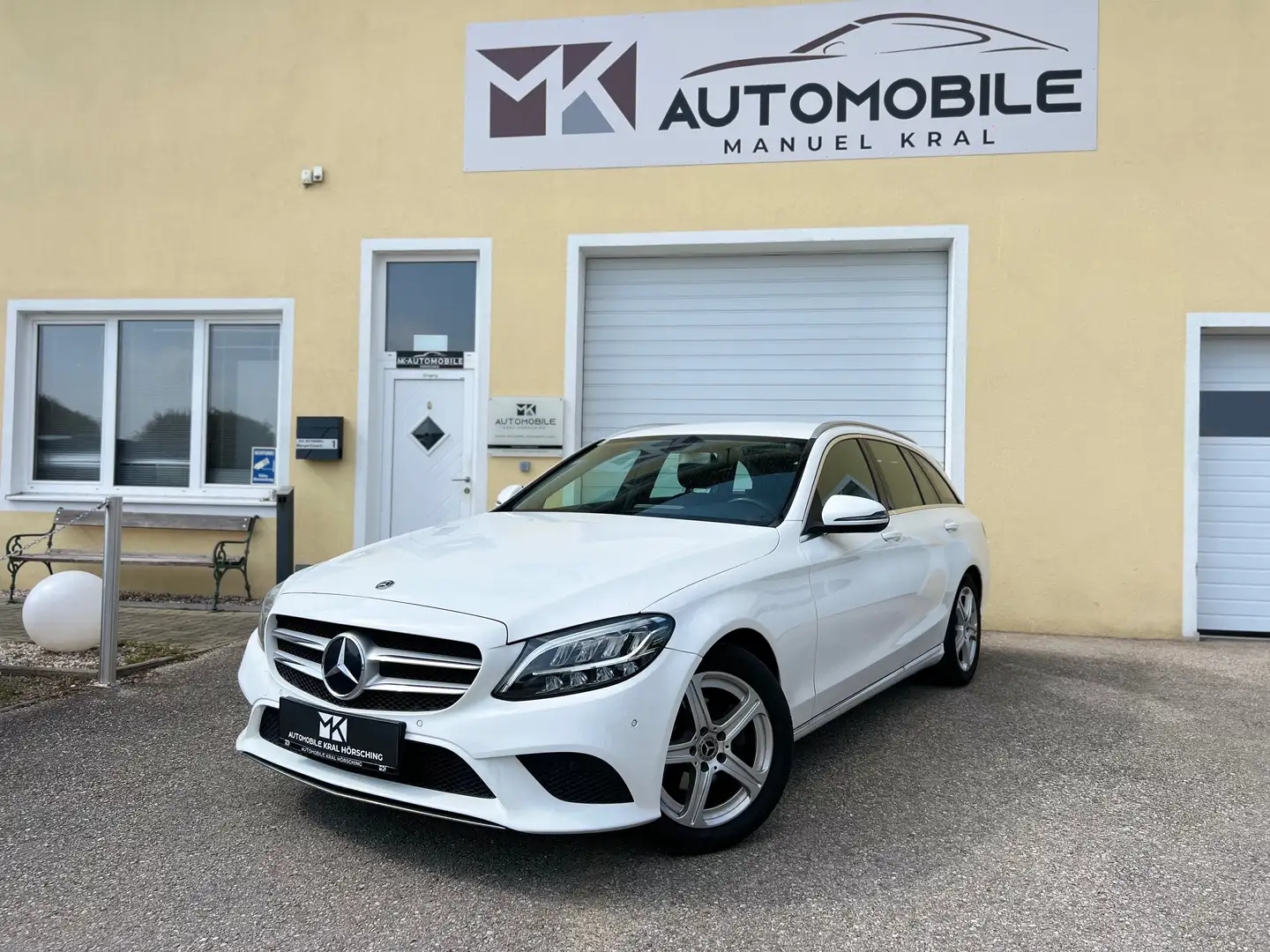 Mercedes-Benz C 180 d T*AVANTGARDE*PDC*RFK*SITZHEIZUNG*NAVI*KEYLESS GO Weiß - 1