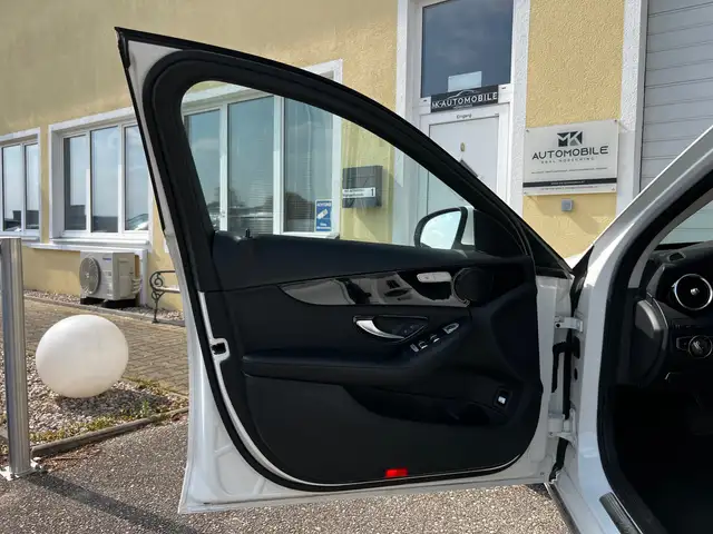 Mercedes-Benz C-Class view 7