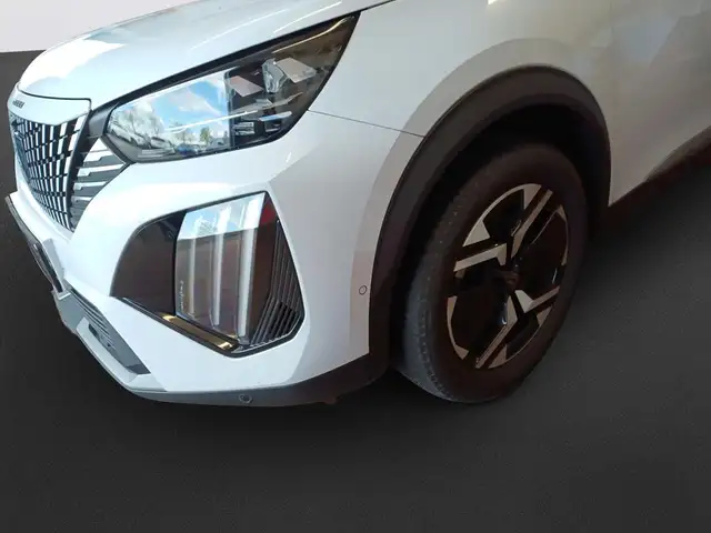 Peugeot 2008 view 9