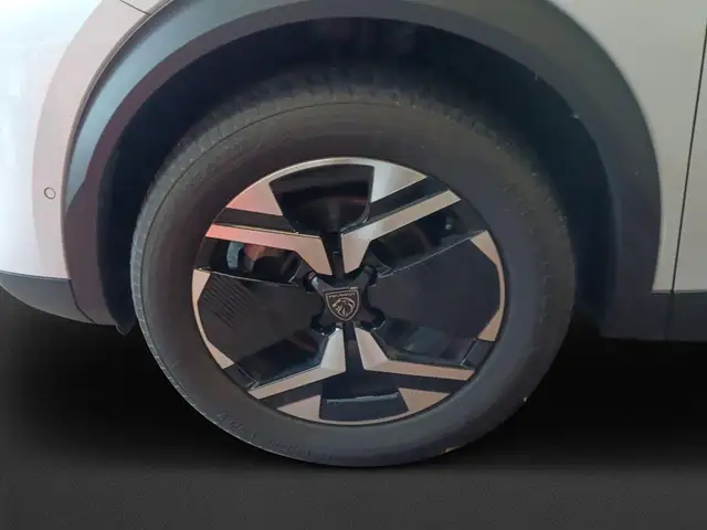 Peugeot 2008 view 8