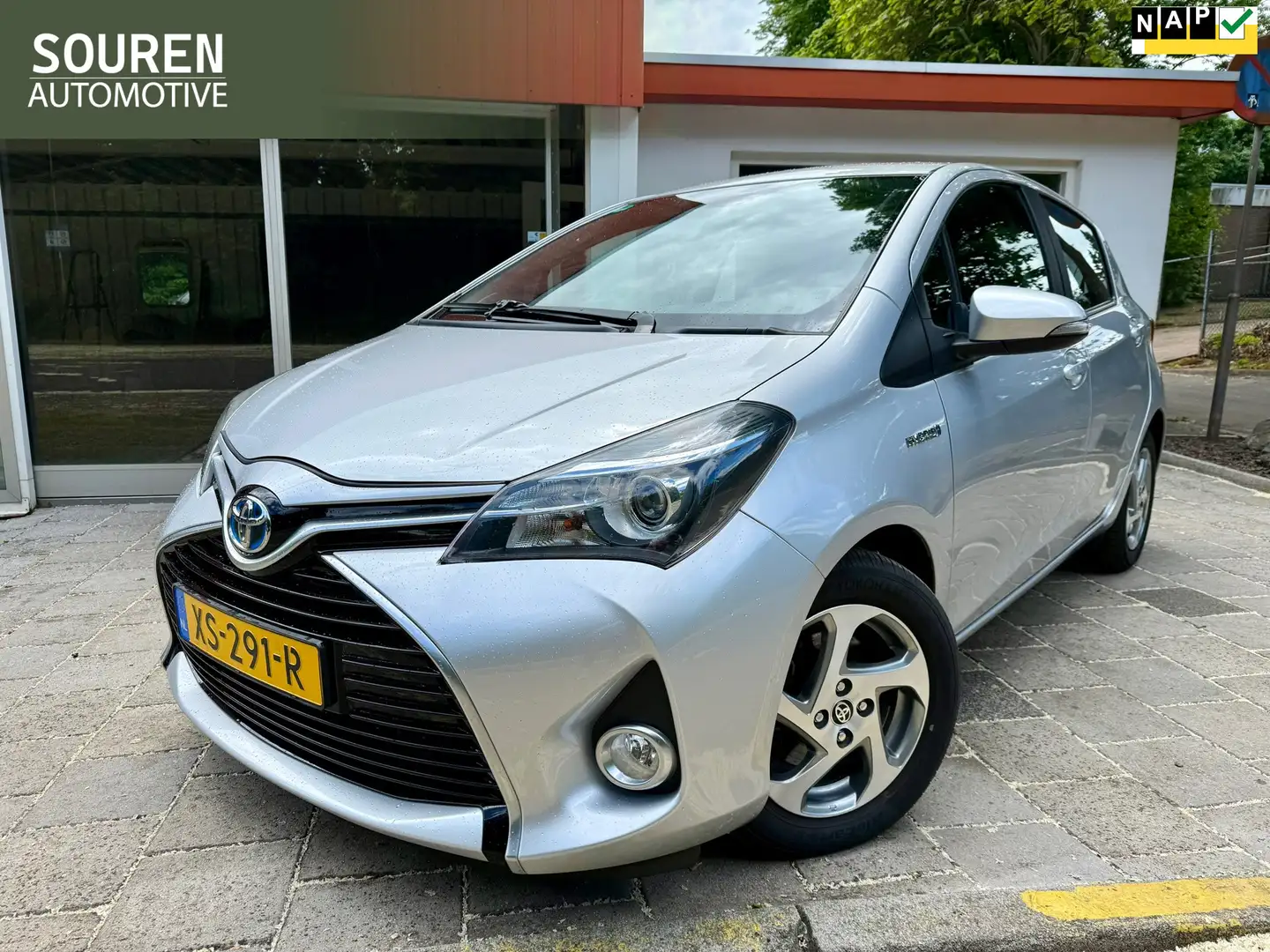 Toyota Yaris 1.5 Hybrid Aspiration AUTOMAAT / Airco / LMV / Cru Gris - 1