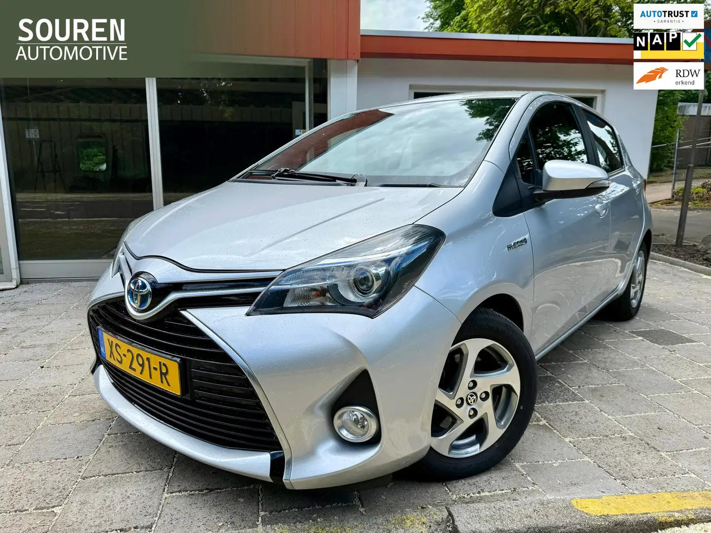 Toyota Yaris 1.5 Hybrid Aspiration AUTOMAAT / Airco / LMV / Cru Grijs - 1