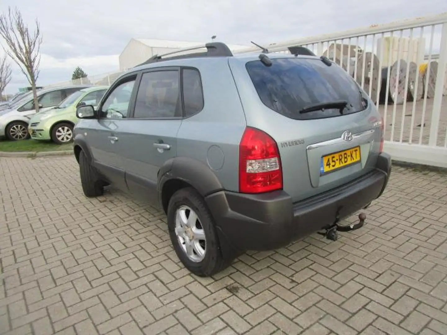 Hyundai TUCSON 2.0i Dynamic Grijs - 2