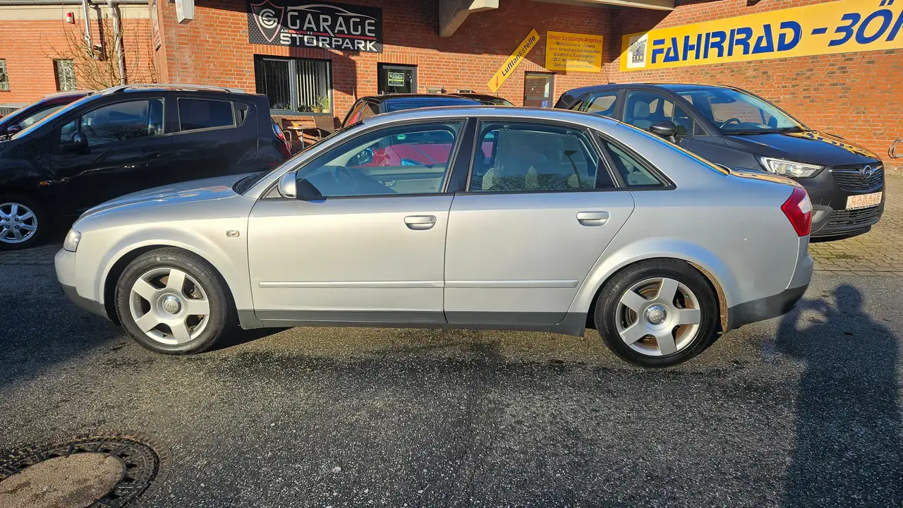 Audi A4 2.4 1ter HAND - VOLLSCHECKHEFT TÜV & AU NEU, foto 2