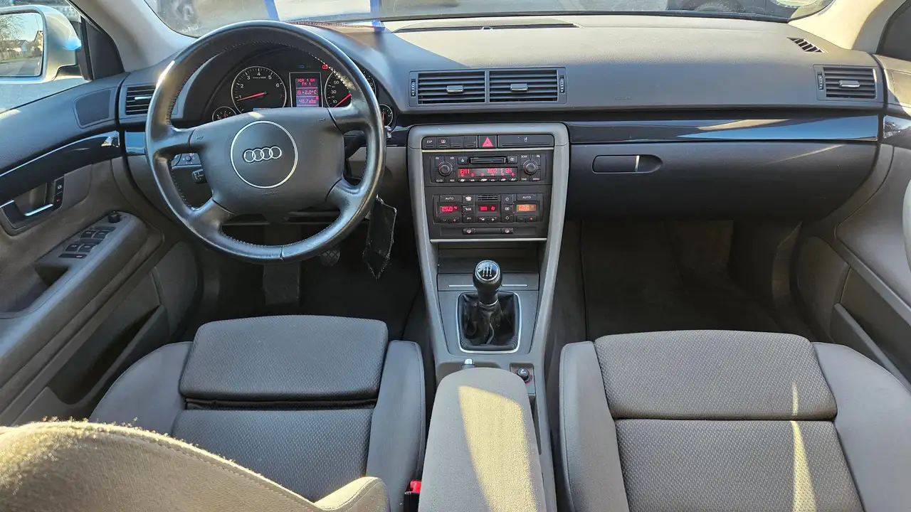 Audi A4 2.4 1ter HAND - VOLLSCHECKHEFT TÜV & AU NEU, foto 6