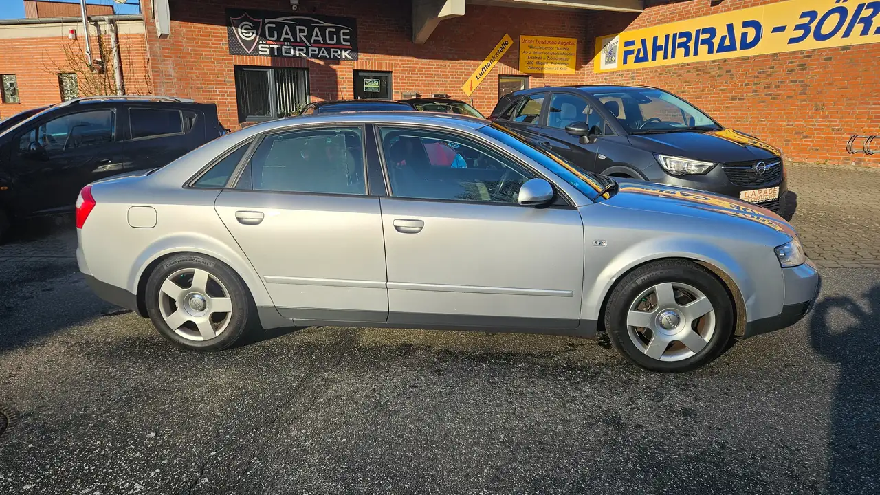 Audi A4 2.4 1ter HAND - VOLLSCHECKHEFT TÜV & AU NEU, foto 4