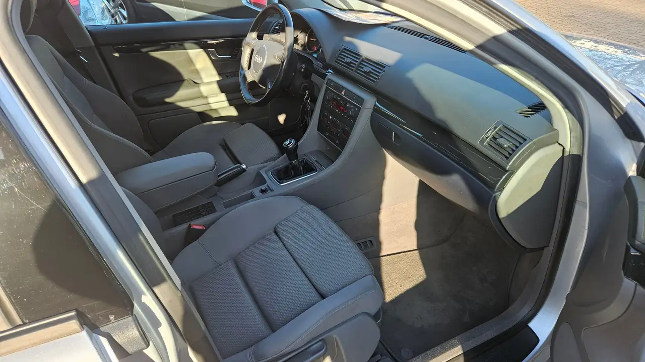 Audi A4 2.4 1ter HAND - VOLLSCHECKHEFT TÜV & AU NEU, foto 8