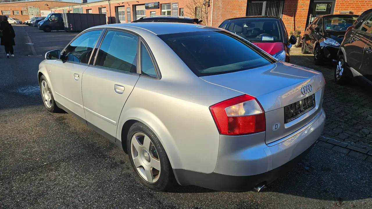 Audi A4 2.4 1ter HAND - VOLLSCHECKHEFT TÜV & AU NEU, foto 3