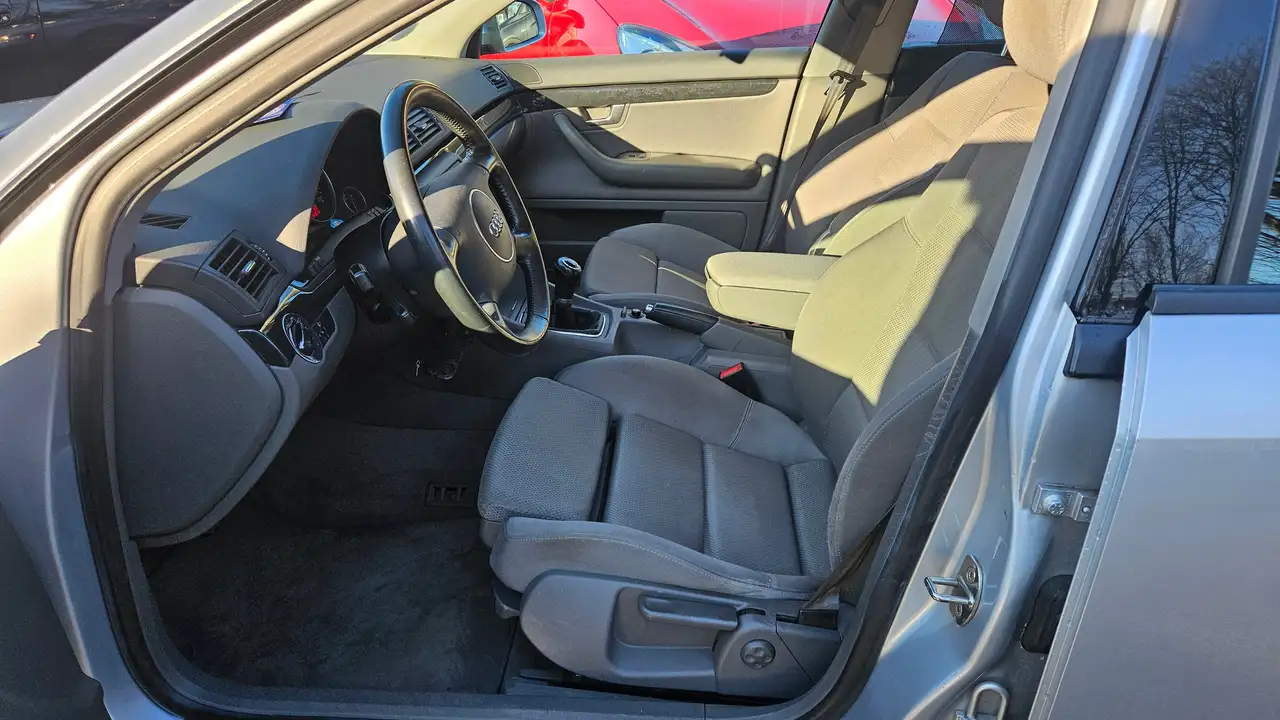 Audi A4 2.4 1ter HAND - VOLLSCHECKHEFT TÜV & AU NEU, foto 10