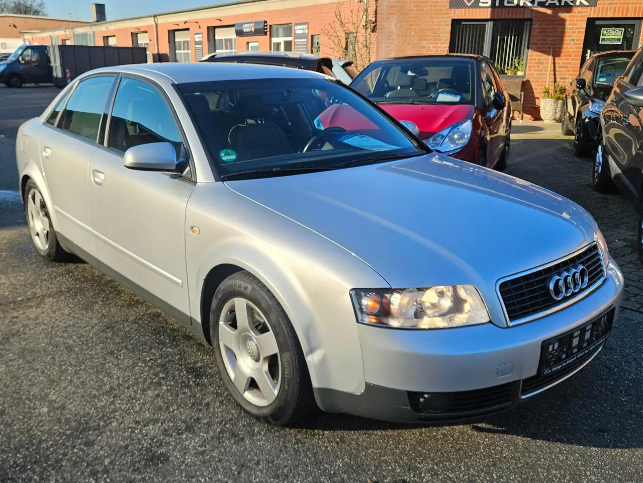 Audi A4 2.4 1ter HAND - VOLLSCHECKHEFT TÜV & AU NEU, foto 1