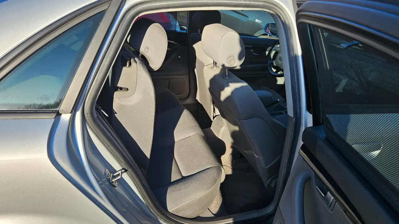 Audi A4 2.4 1ter HAND - VOLLSCHECKHEFT TÜV & AU NEU, foto 11