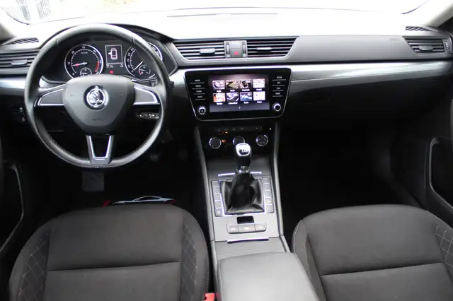 Skoda Superb view 10
