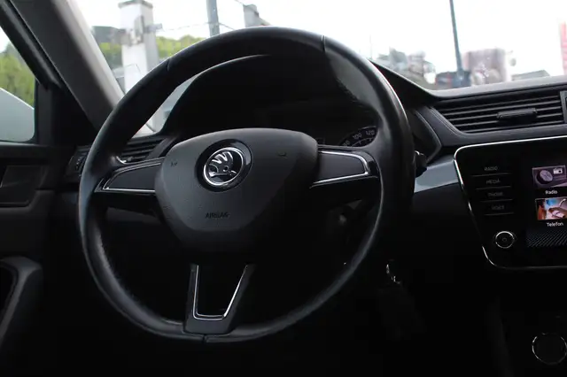 Skoda Superb view 9