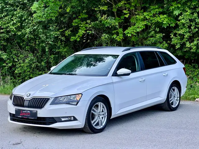 Skoda Superb view 4