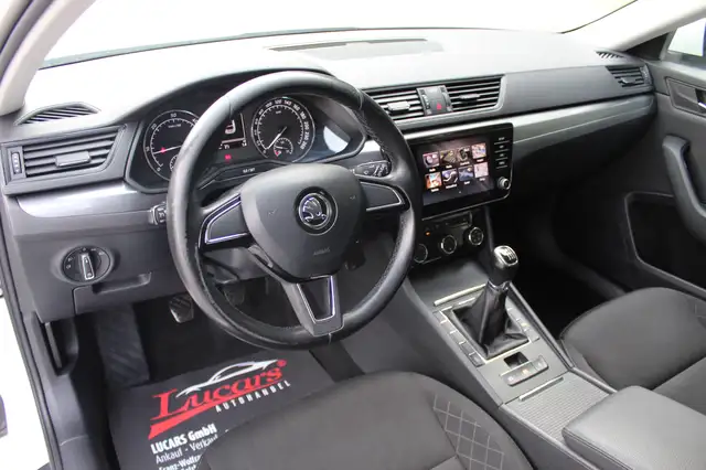 Skoda Superb view 8