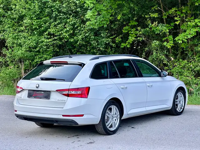 Skoda Superb view 5