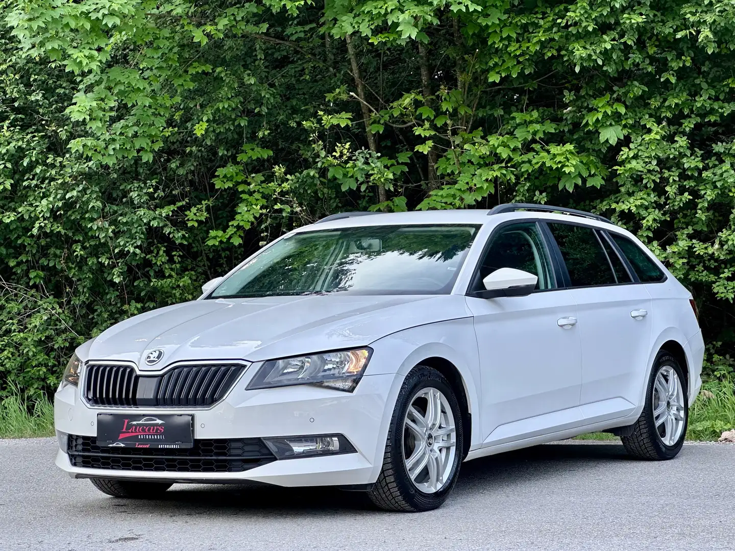 Skoda Superb 2.0 TDI Active Kombi TEMPOMAT*APPLE CARPLAY*ISOFIX Weiß - 1