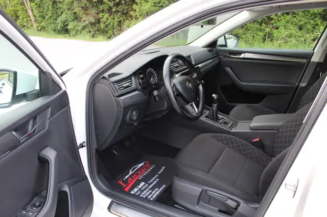 Skoda Superb view 7