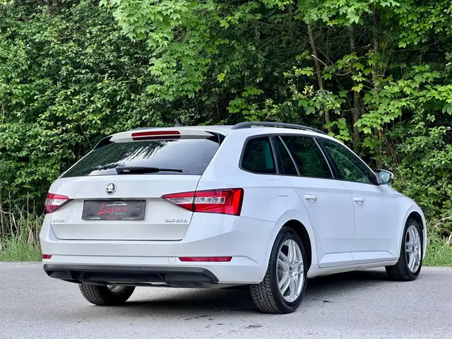 Skoda Superb view 2