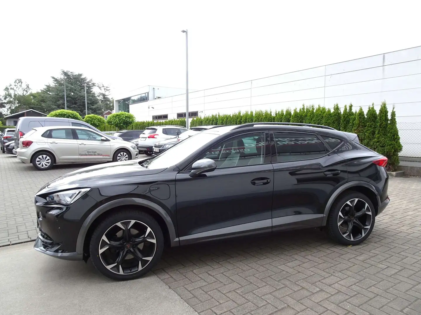CUPRA Formentor e-Hybrid (150 kW) VIRTUAL,ADAPT.CRUISE,NAV,ALU 19\ Noir - 2