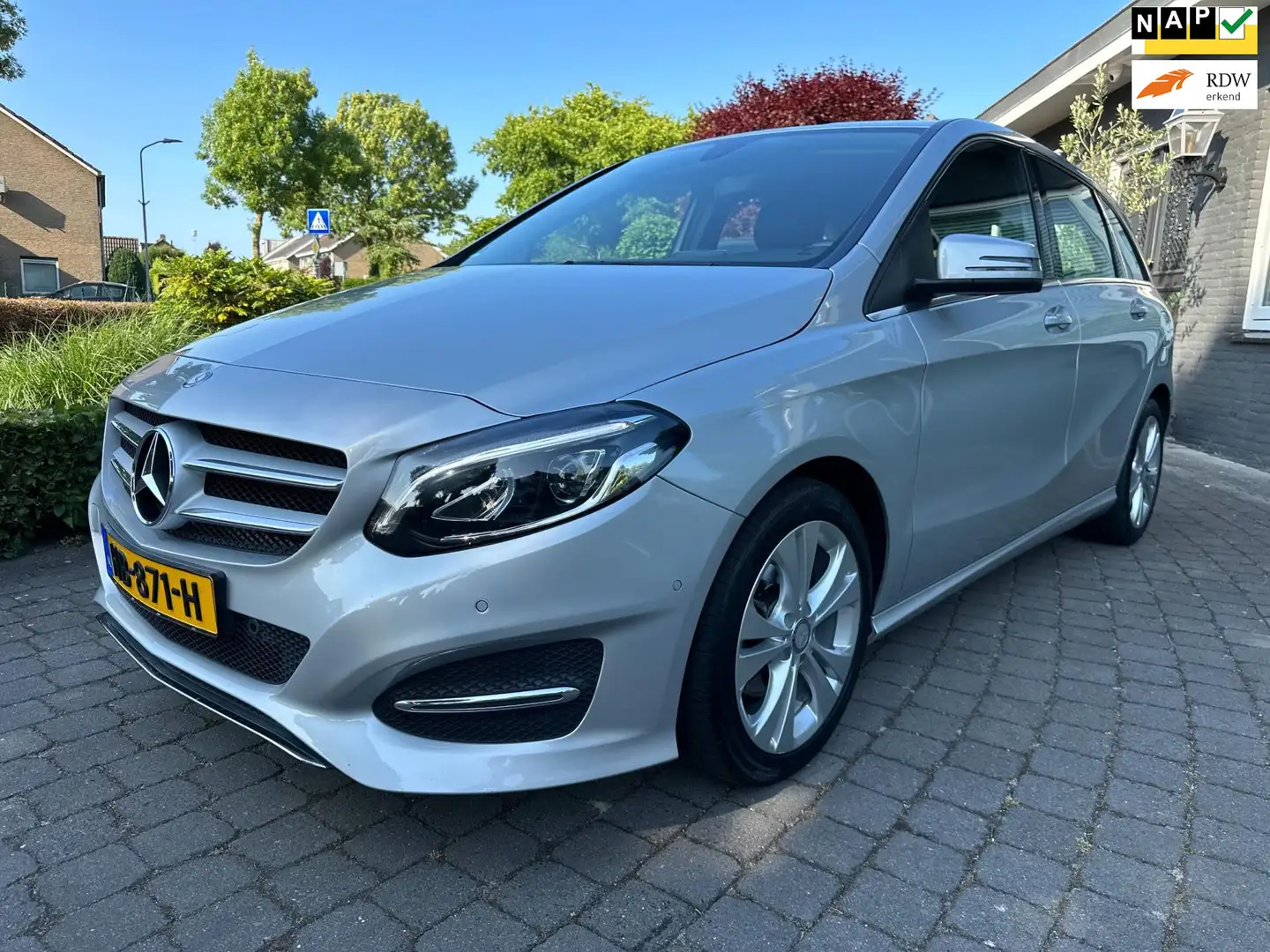 Mercedes-Benz B 180 Ambition, Xenon, Trekhaak, 1e eigenaar Grau - 1