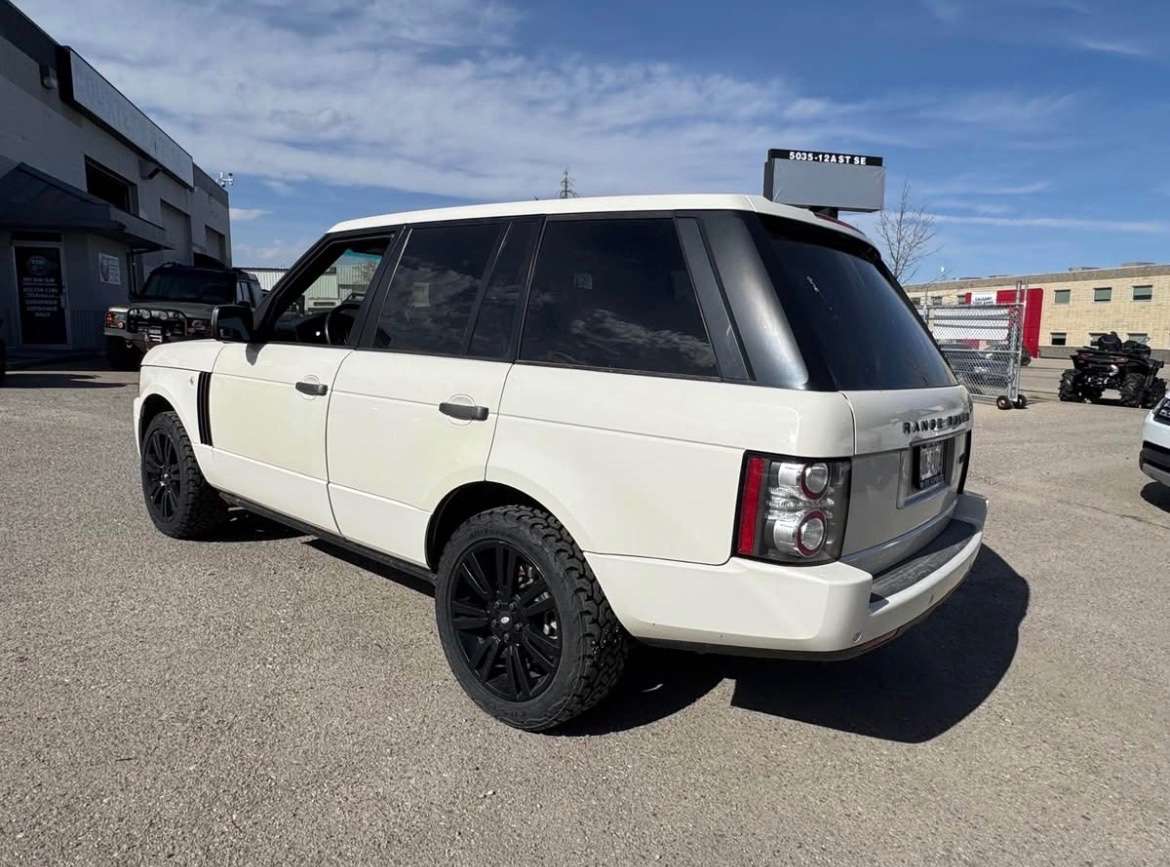 2010 Land Rover Range Rover HSE Lux alt 2