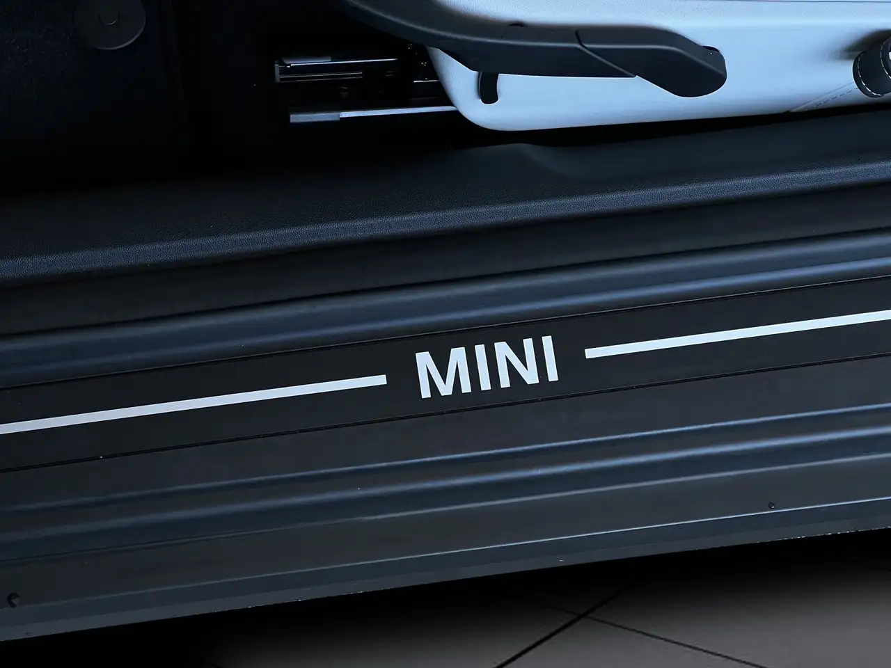 MINI Cooper E Classic Trim 3-trg. BEV Head-Up DAB 17