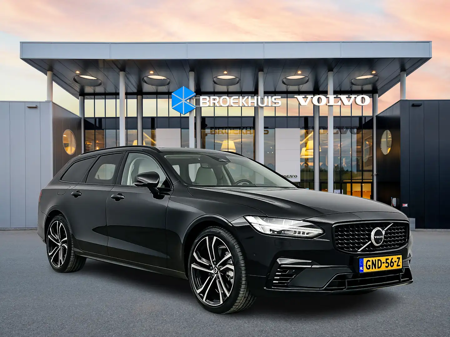 Volvo V90 T6 Recharge AWD Ultra Dark | 20" | Luchtvering | B Zwart - 2