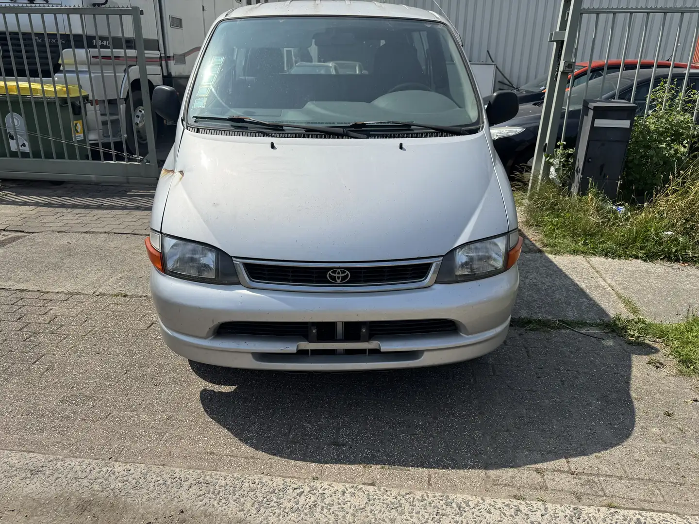 Toyota Hiace 2.4 d Gris - 2