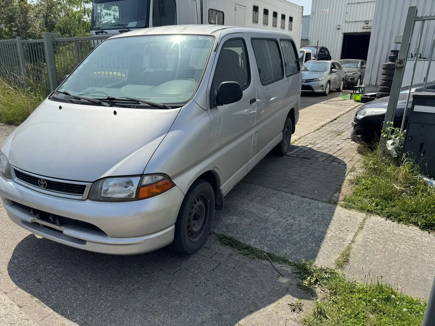 Toyota Hiace 2.4 d Gris - 1