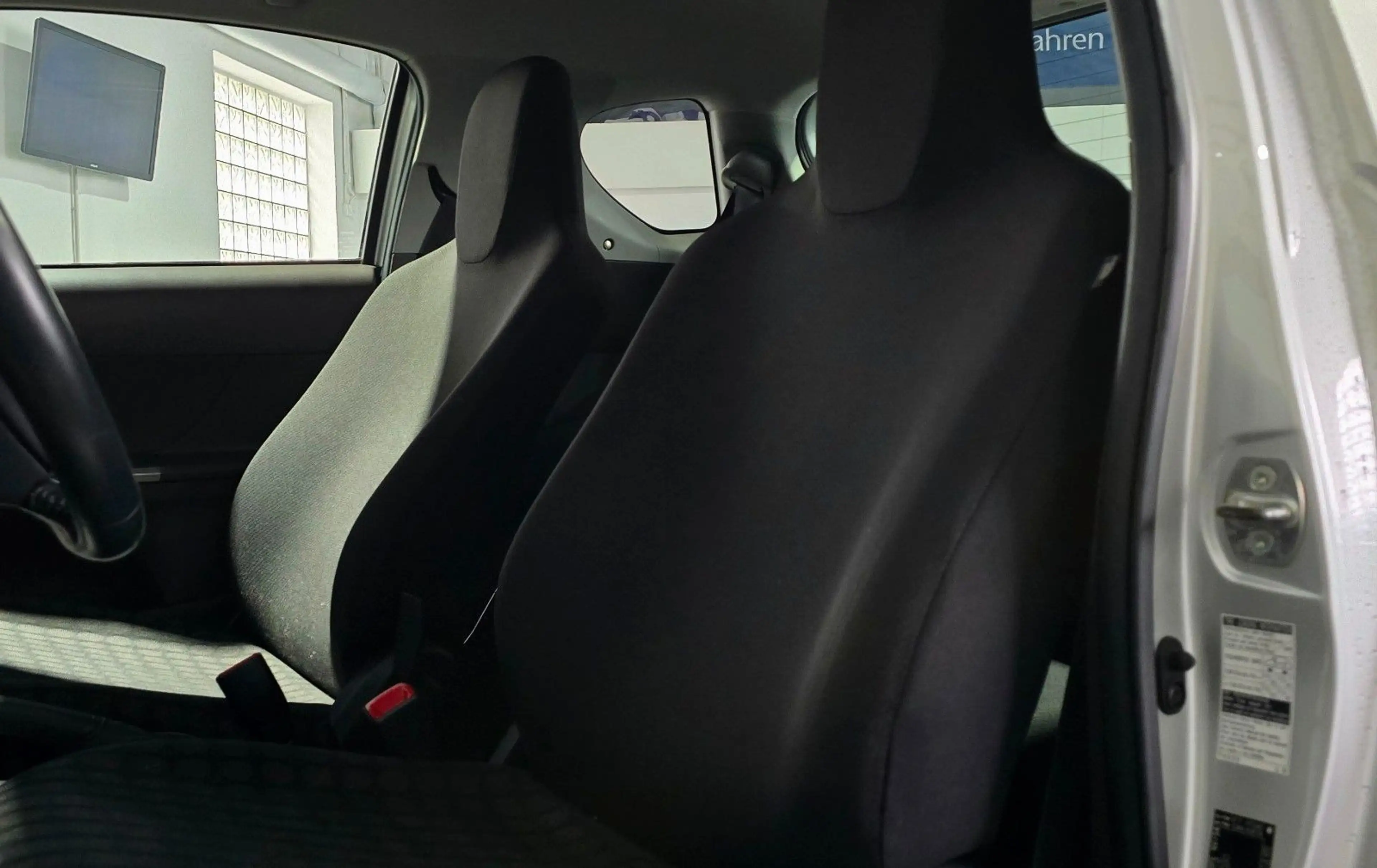 Toyota iQ iQ 1,0*AUTOMATIK*ERST-37TKM*KLIMA*E-FENSTER — photo 17