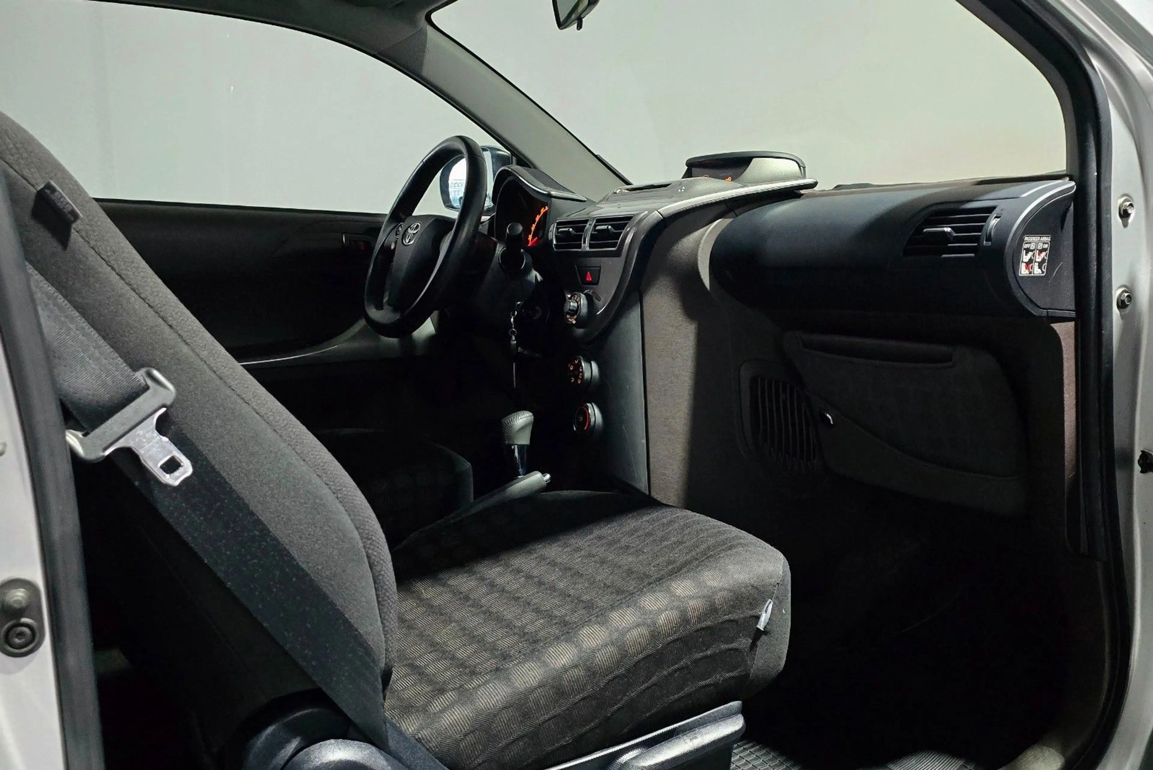 Toyota iQ iQ 1,0*AUTOMATIK*ERST-37TKM*KLIMA*E-FENSTER — photo 7